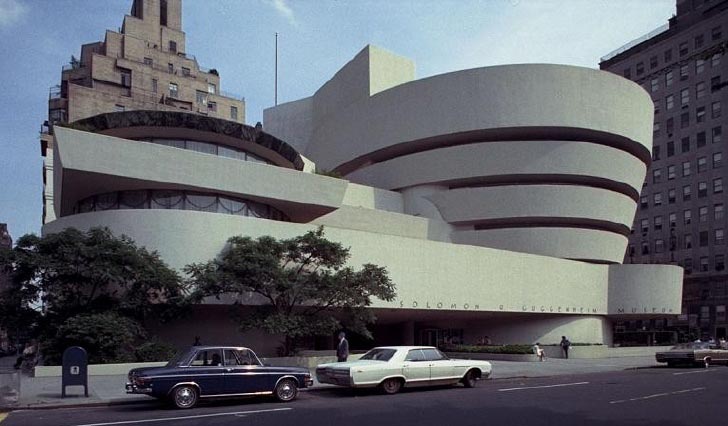 Arquitectura orgánica fotografía exterior del museo Guggenheim de Nueva York (1956-1959), de Wright.