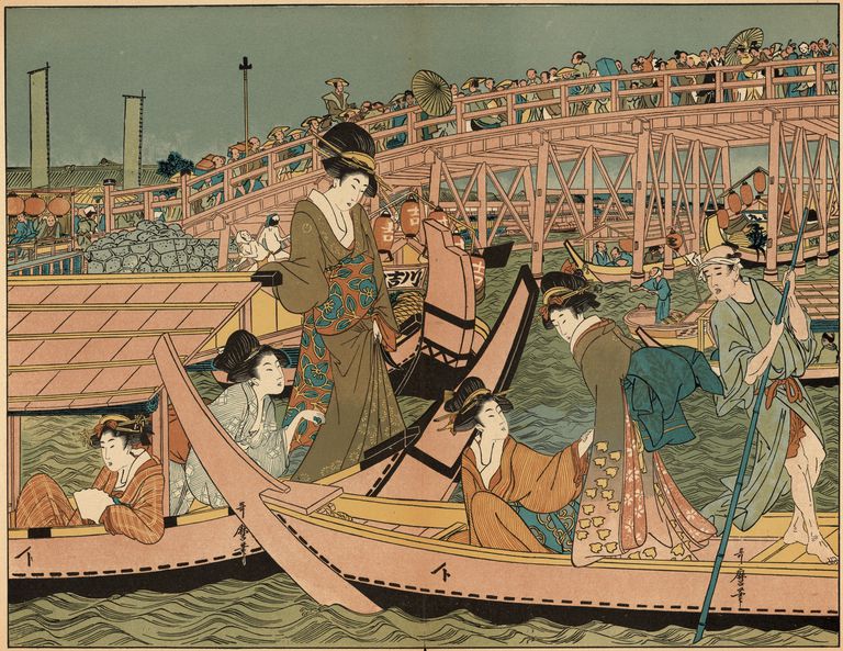 Esparcimiento en Edo varias mujeres paseando en barca y un gentío sobre el puente cercano