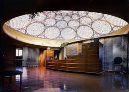 Linterna cúpula circular compuesta a su vez de círculos estructurales. Edificio Johnson, arquitectura orgánica.