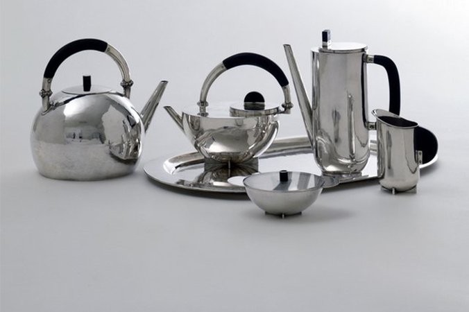 Conjunto de piezas de servicio de café y té diseño de Marianne Brandt, mujer de la Bauhaus.